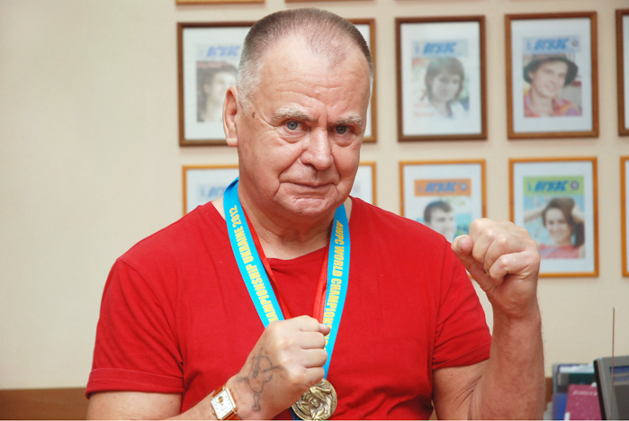 Шестикратный чемпион Европы, четырехкратный чемпион мира по пауэрлифтингу, тренер ВГУЭС по боксу Александр Ткачук: Я приветствую возвращение в нашу жизнь норм ГТО. Но нашей молодежи нужна поддержка! Шестикратный чемпион Европы, четырехкратный чемпион мира по пауэрлифтингу, тренер ВГУЭС по боксу Александр Ткачук: Я приветствую возвращение в нашу жизнь норм ГТО. Но нашей молодежи нужна поддержка!