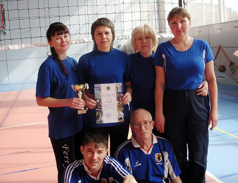 Преподаватели КСД ВГУЭС победили всех соперников в волейбольном турнире между средне-специальными учебными заведениями города