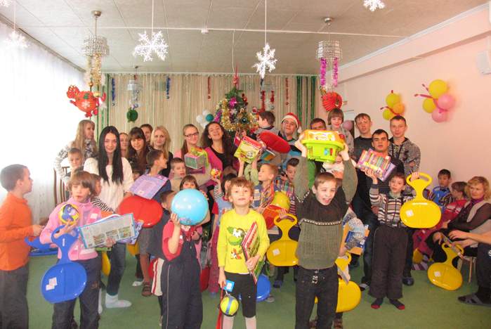Студенты ВГУЭС поздравили воспитанников детского дома с Рождеством Христовым