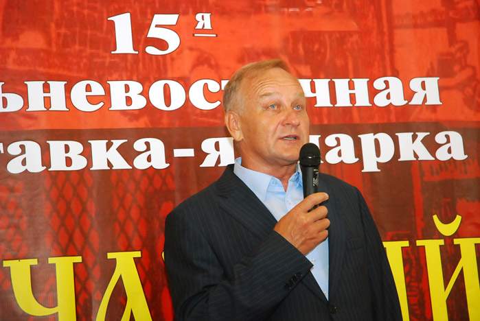 Ректор ВГУЭС Геннадий Лазарев открыл XV Дальневосточную книжную выставку-ярмарку «Печатный двор 2011»
