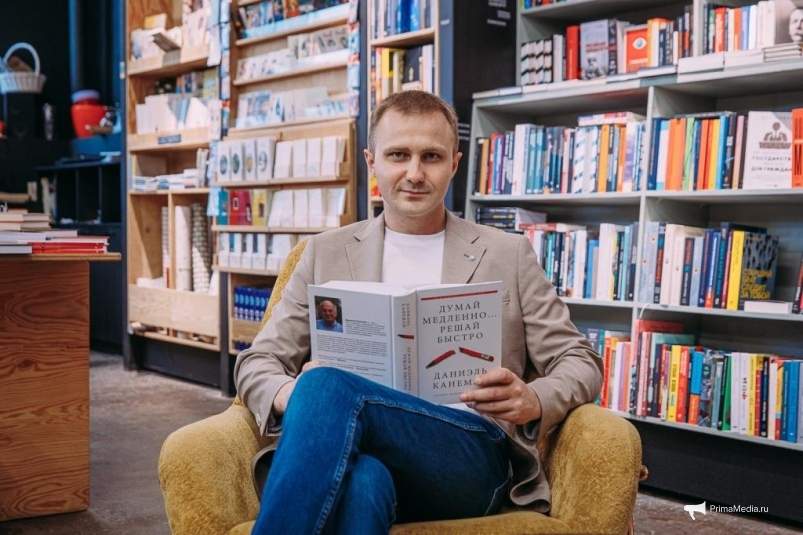 «Читая книги, включайте мозг»: проректор ВВГУ Роман Ковбас  о книгах, которые учат думать
