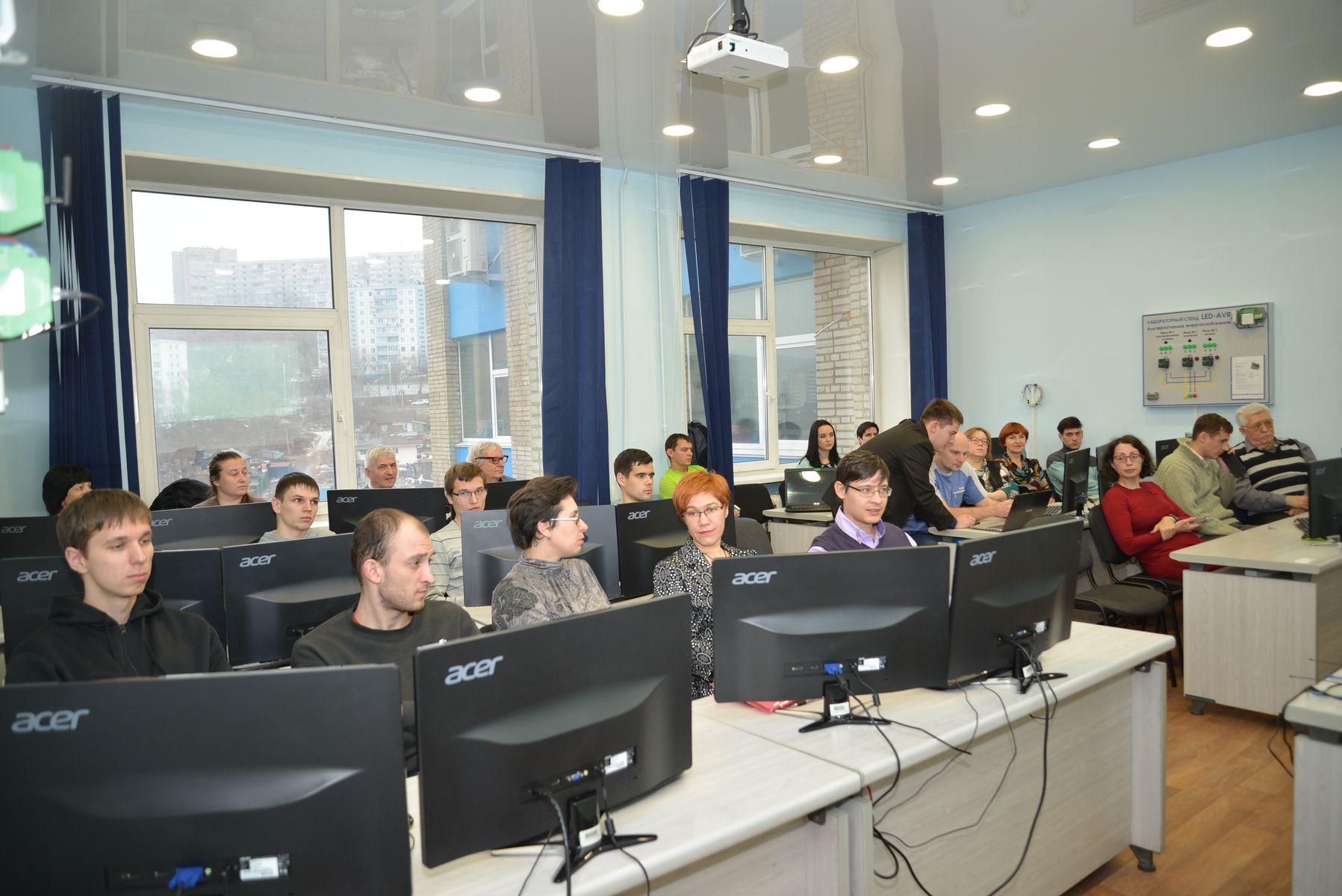 ВГУЭС предлагает выпускникам школ перспективное практико-интегрированное обучение в сфере информационных технологий ВГУЭС предлагает выпускникам школ перспективное практико-интегрированное обучение в сфере информационных технологий