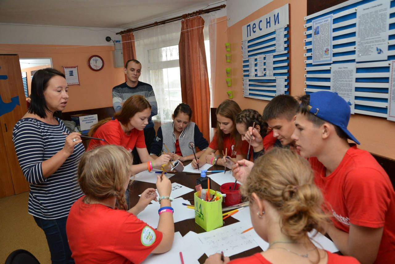 Ежегодная «Ярмарка вузов» во Всероссийском детском центре «Океан» заинтересовала поступлением во ВГУЭС