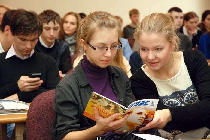 Отличников Владивостока пригласили учиться во ВГУЭС