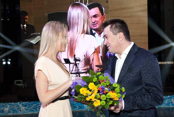 Ректор Геннадий Лазарев, волонтеры и спортсмены ВГУЭС отмечены благодарностями и наградами на губернаторском балу