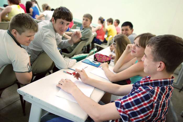 Старшеклассники Приморского края учатся в летней школе «Лидер»