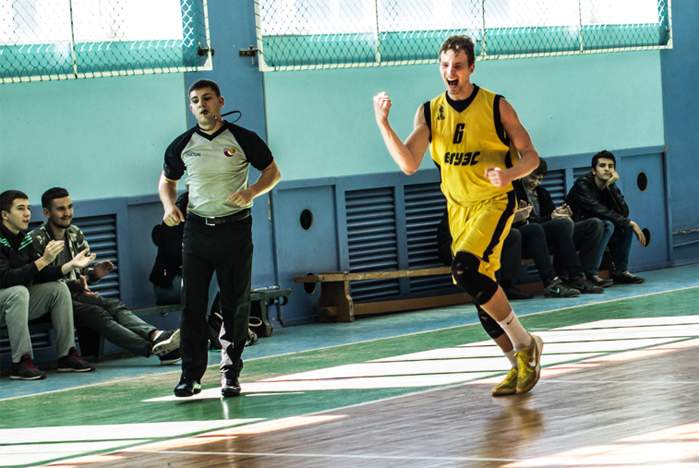 Баскетбольная команда ВГУЭС успешно начинает сезон