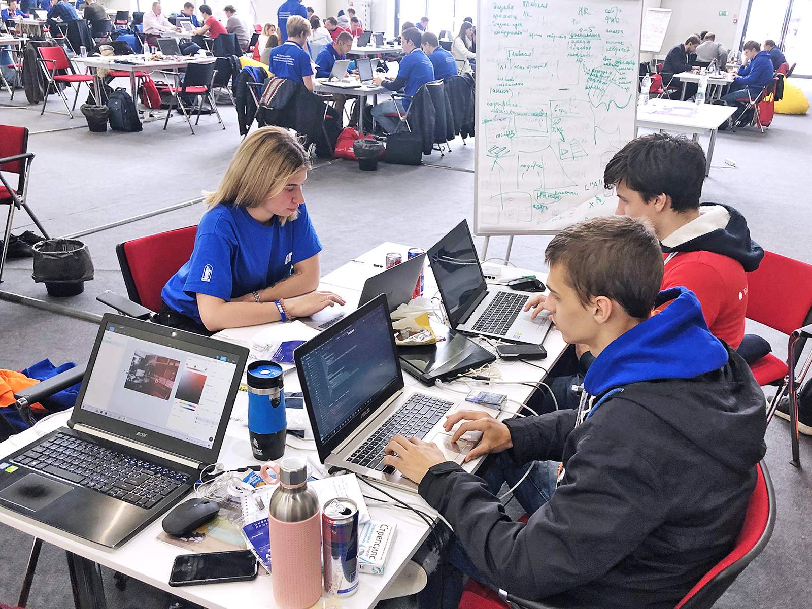 Первый IT-хакатон во ВГУЭС: соревнование программистов и инновационные бизнес-идеи для будущего