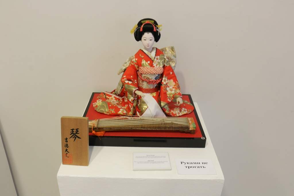 Знакомство с традициями Страны восходящего солнца: выставка «Куклы Японии» открылась в музее ВГУЭС