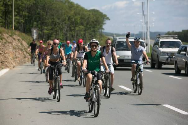 25 августа 2013 года сообщество «Бизнес Молодость» во Владивостоке организовало  велопробег от Фуникулёра – о.Русский