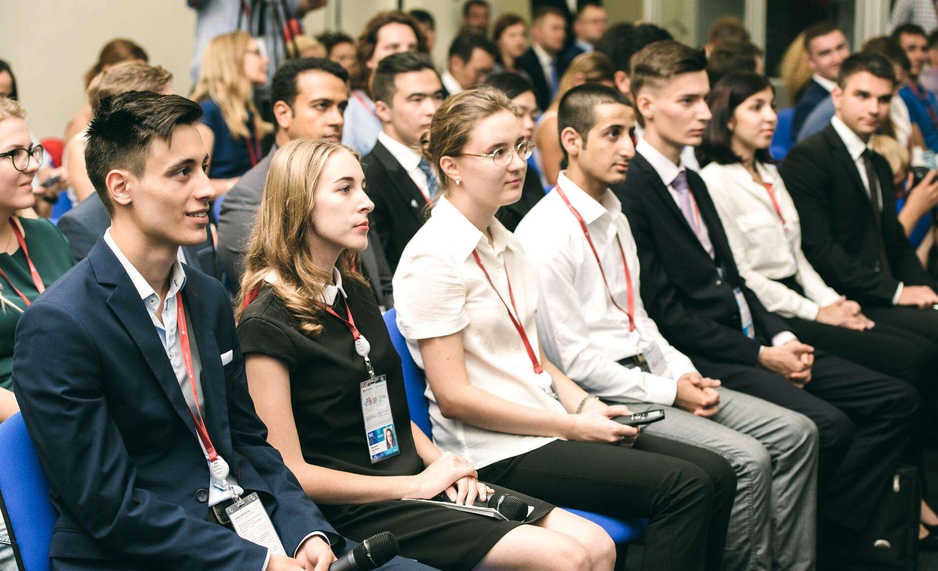 Экономика для студентов вуза. Молодёжь. Ток шоу молодежь. Владивосток вузы на бизнес. Ток шоу со студентами.