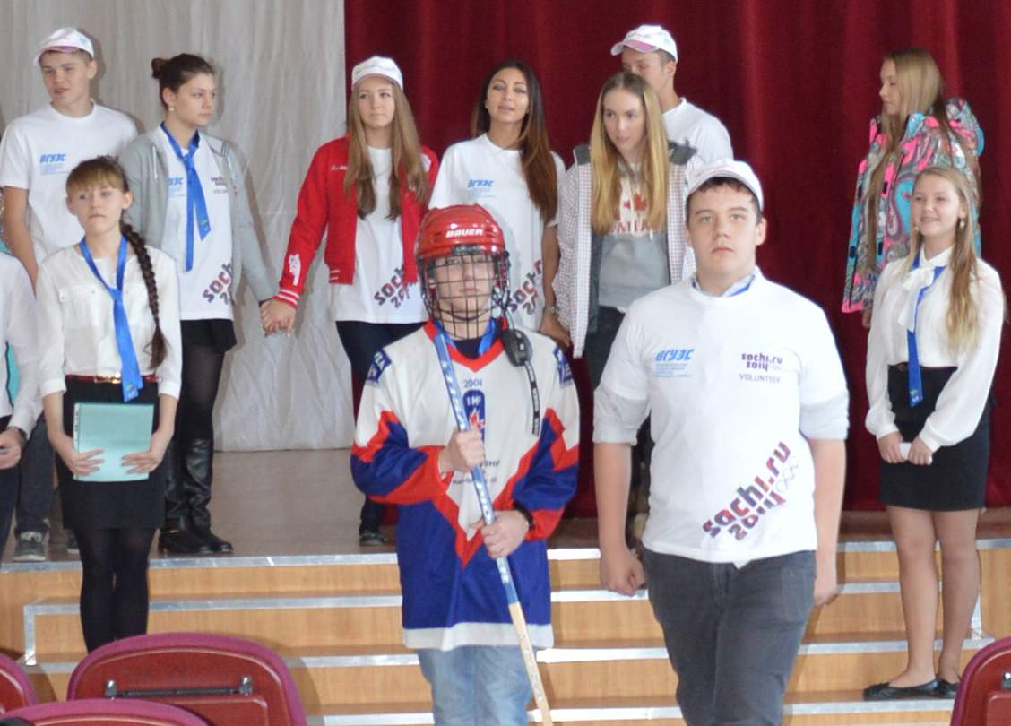 К открытию Олимпиады в Сочи старшеклассники МЛШ провели торжественную линейку