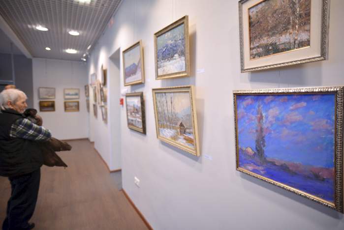 Новая выставка Виктора Убираева «Белый день» открылась в музее ВГУЭС