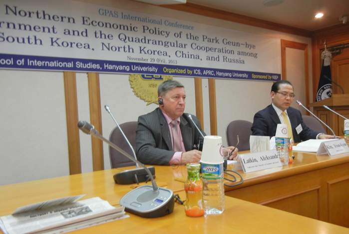 Профессор ВГУЭС Александр Латкин открыл Международную конференцию в Республике Корея