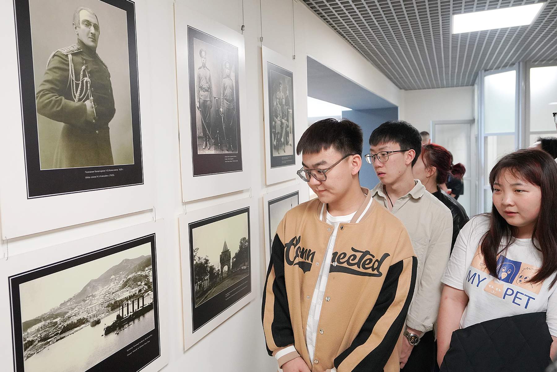 Выставка «Владивосток на рубеже столетий» открылась в ВВГУ